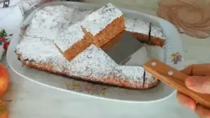 Posni kolač sa jabukama / Izvor: Youtube printscreen/Bakina kuhinja